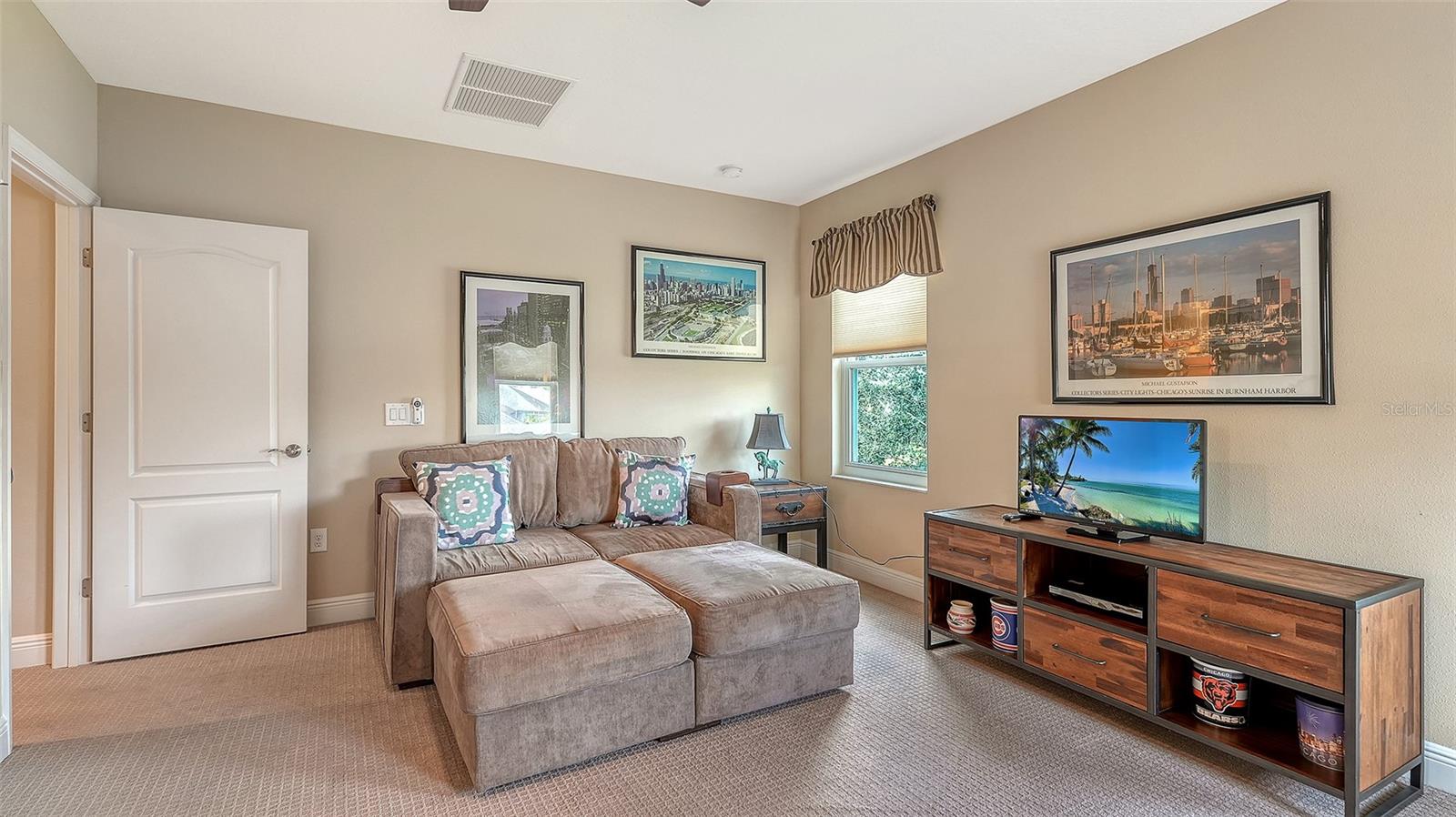 Image 34 of 54 For 1121 Thornbury Drive