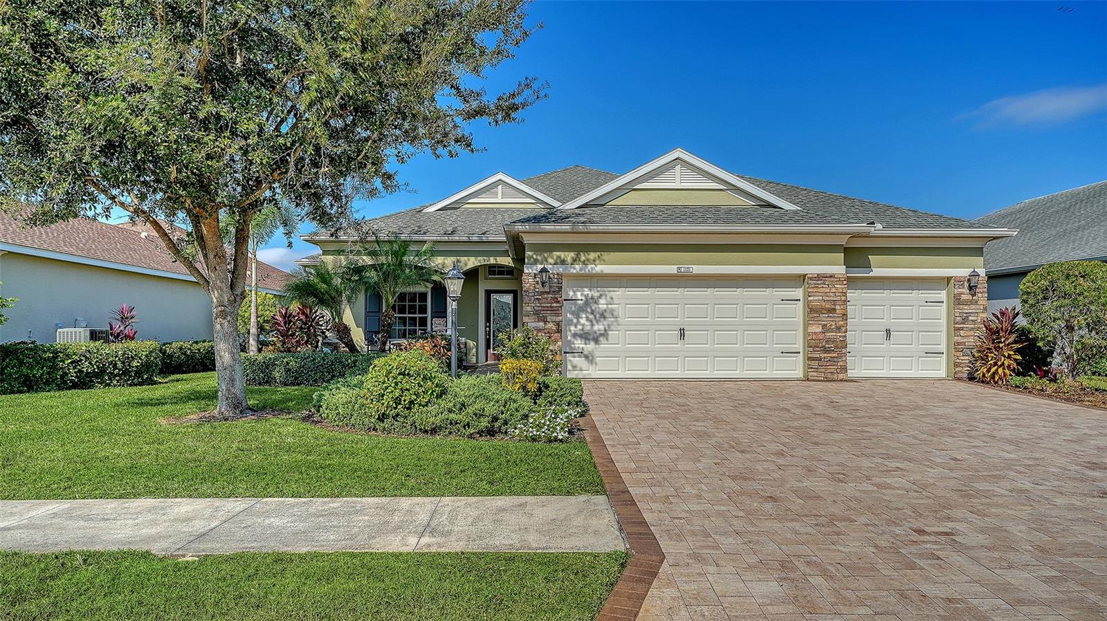 Image 4 of 54 For 1121 Thornbury Drive