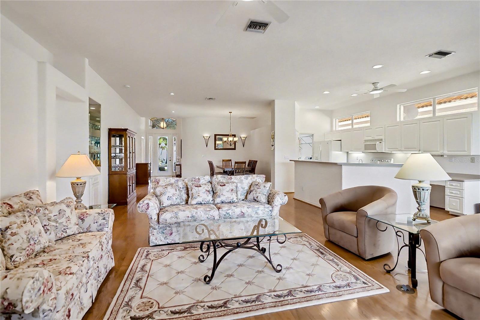 Image 12 of 61 For 26268 Feathersound Drive