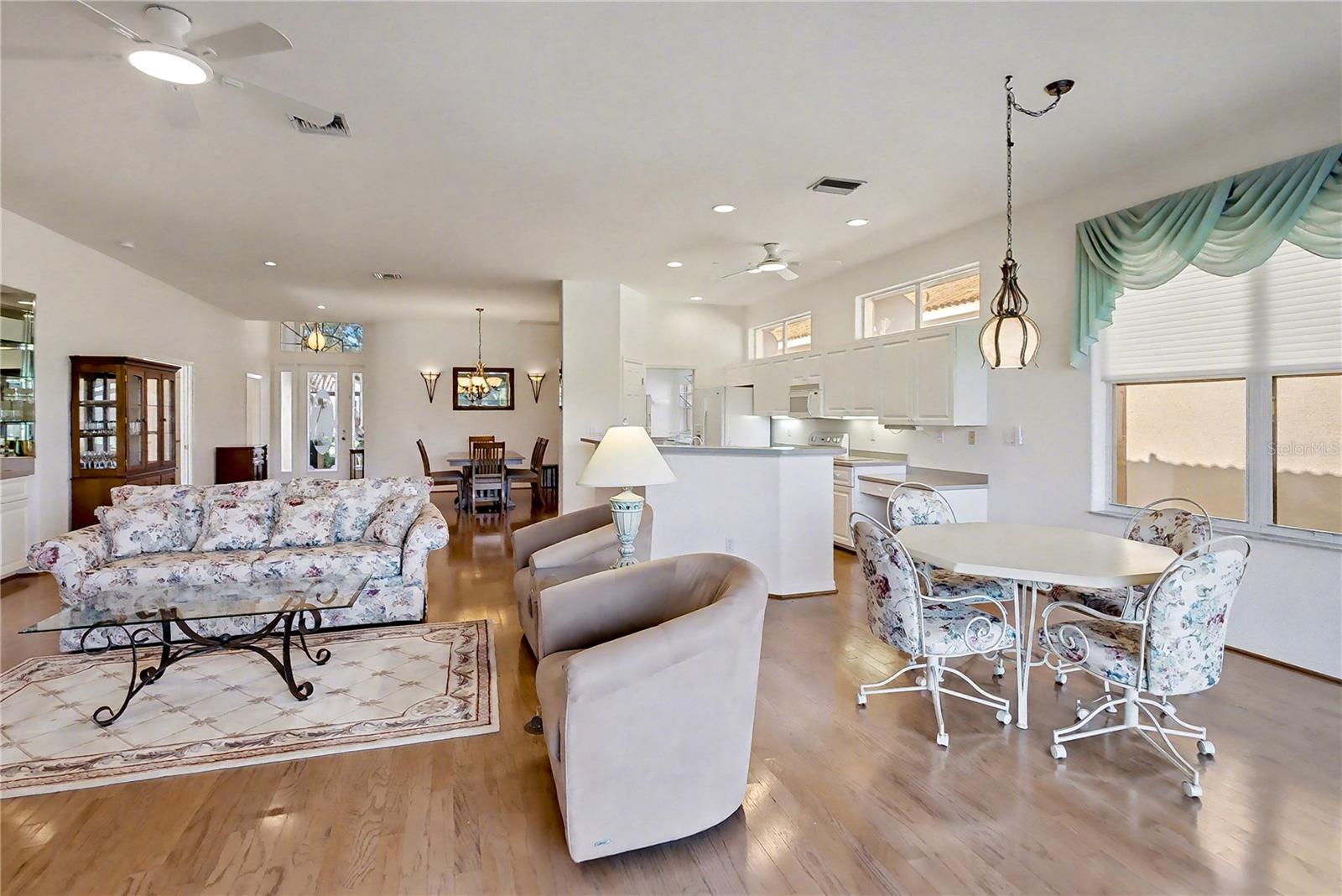 Image 14 of 61 For 26268 Feathersound Drive