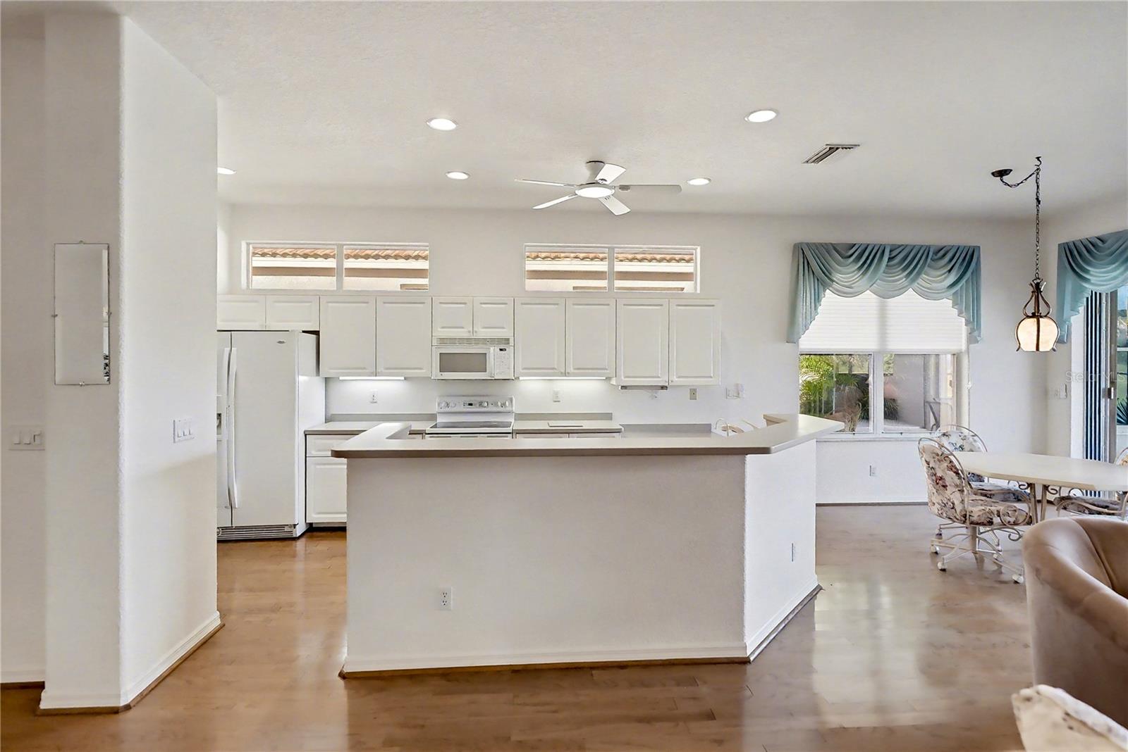 Image 17 of 61 For 26268 Feathersound Drive