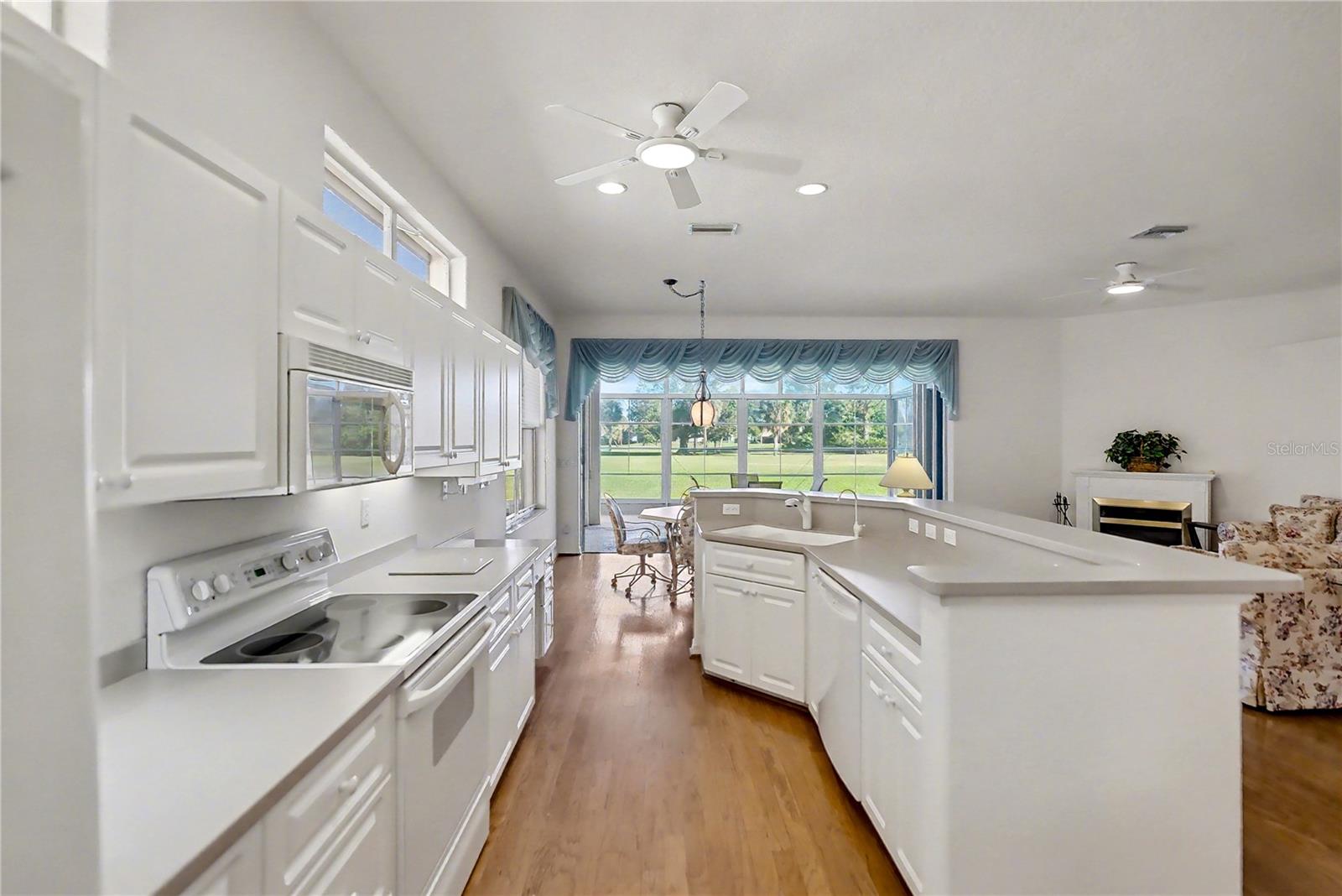 Image 18 of 61 For 26268 Feathersound Drive