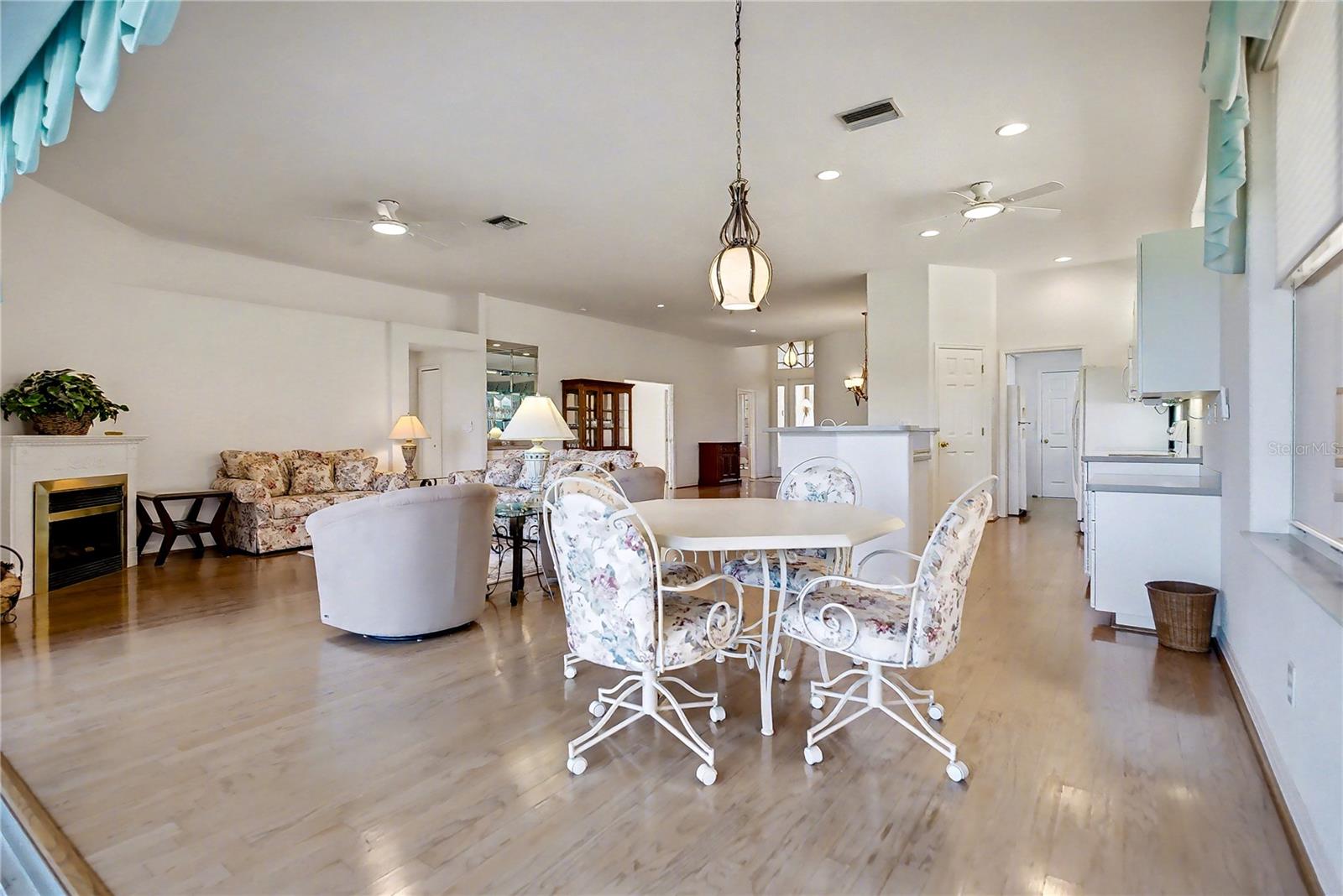 Image 19 of 61 For 26268 Feathersound Drive