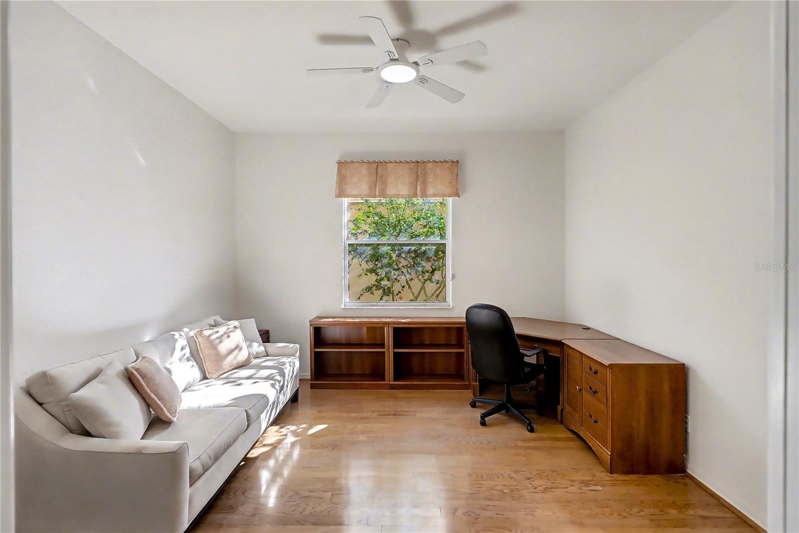 Image 29 of 61 For 26268 Feathersound Drive