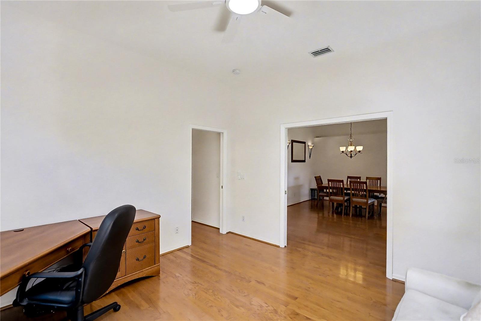 Image 30 of 61 For 26268 Feathersound Drive