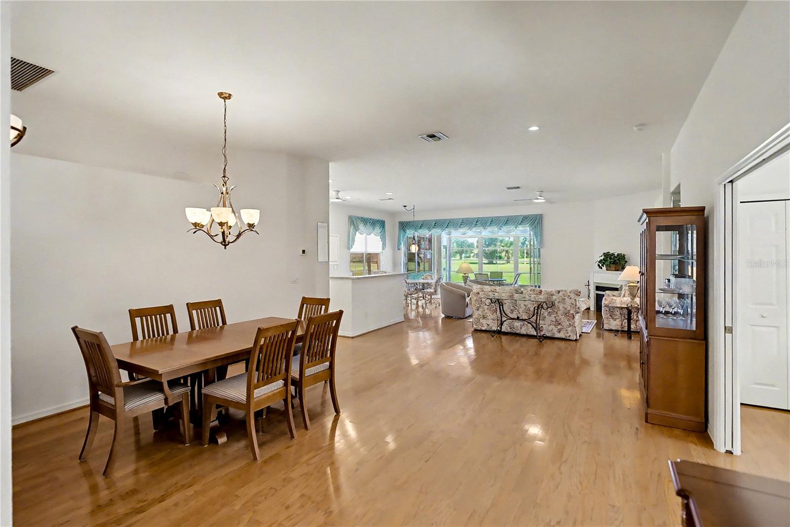 Image 6 of 61 For 26268 Feathersound Drive