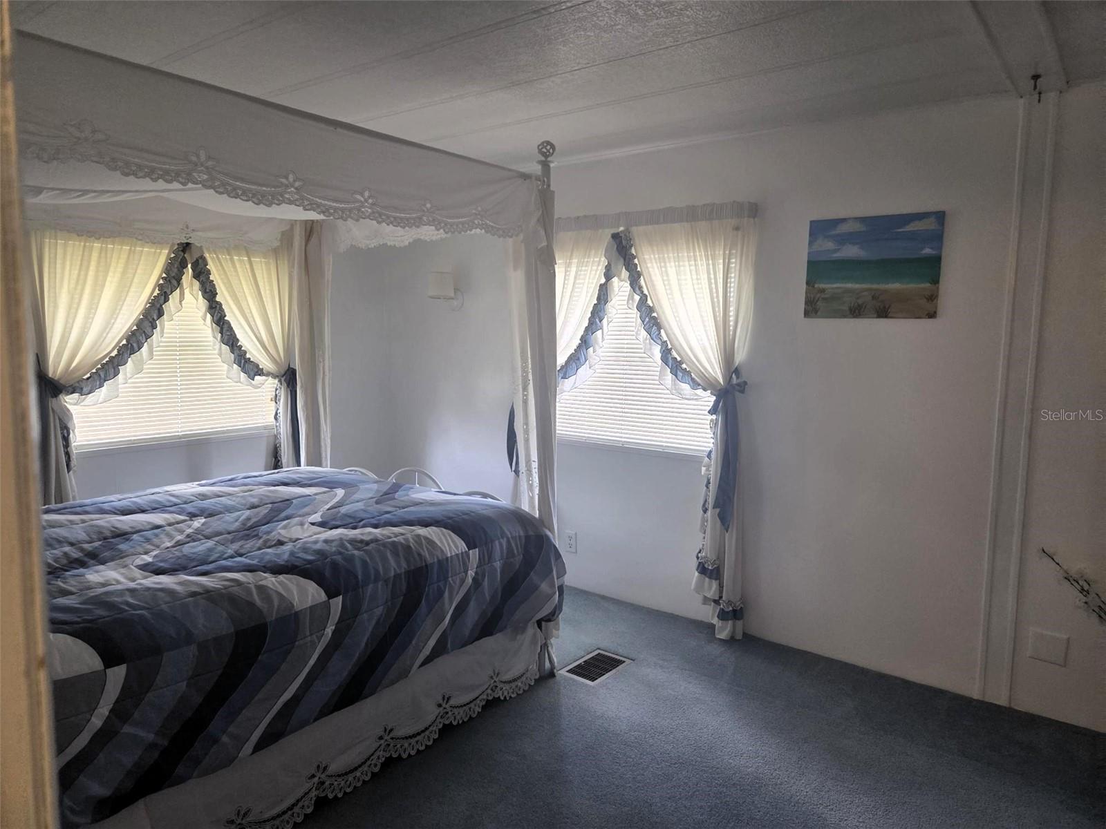 Image 17 of 21 For 7 White Oak Terrace