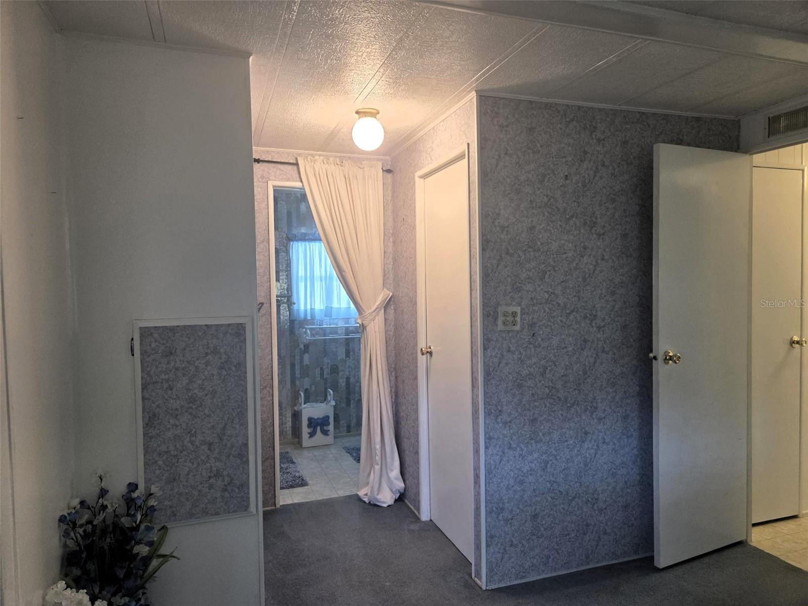 Image 18 of 21 For 7 White Oak Terrace