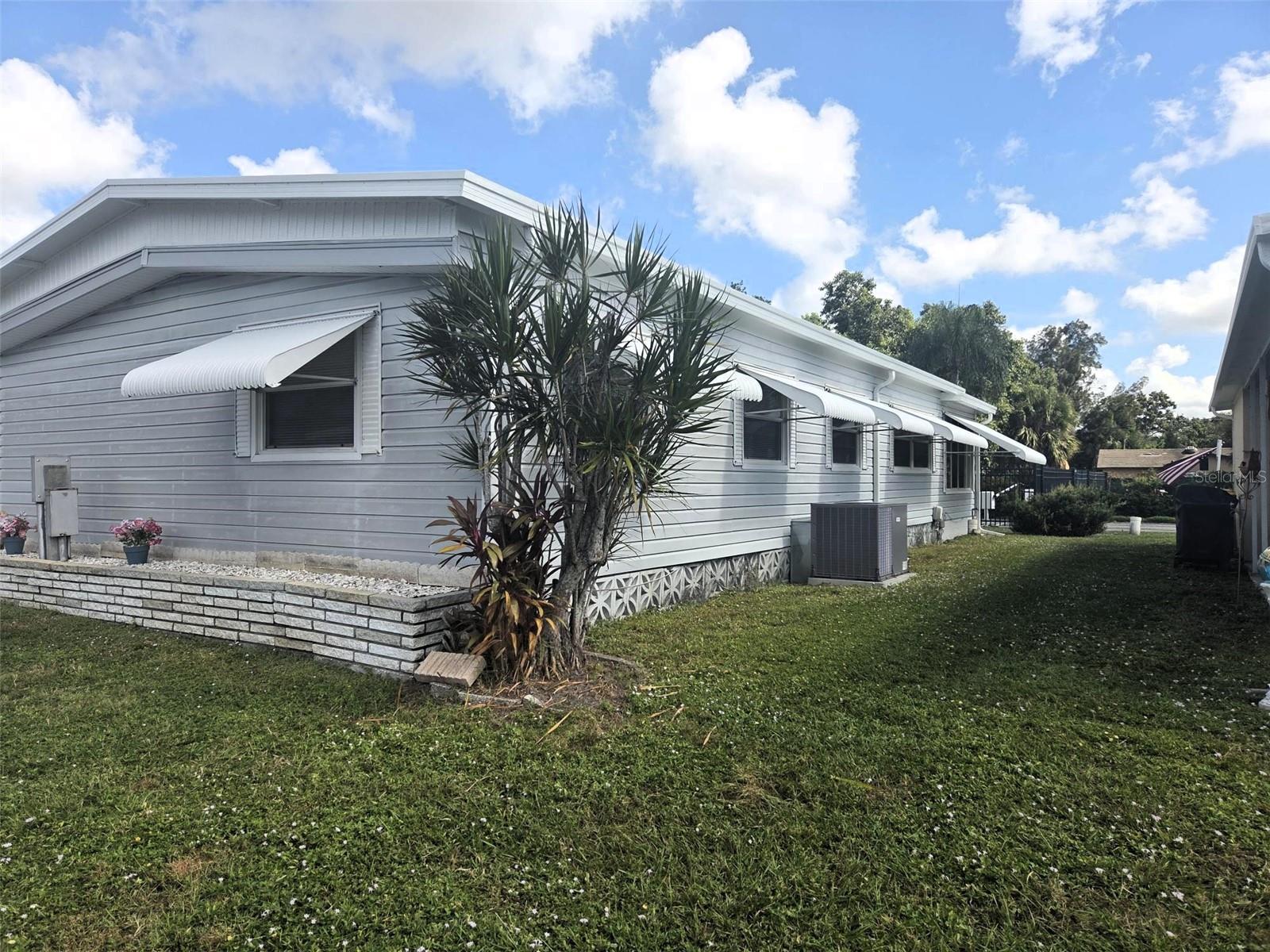 Image 4 of 21 For 7 White Oak Terrace