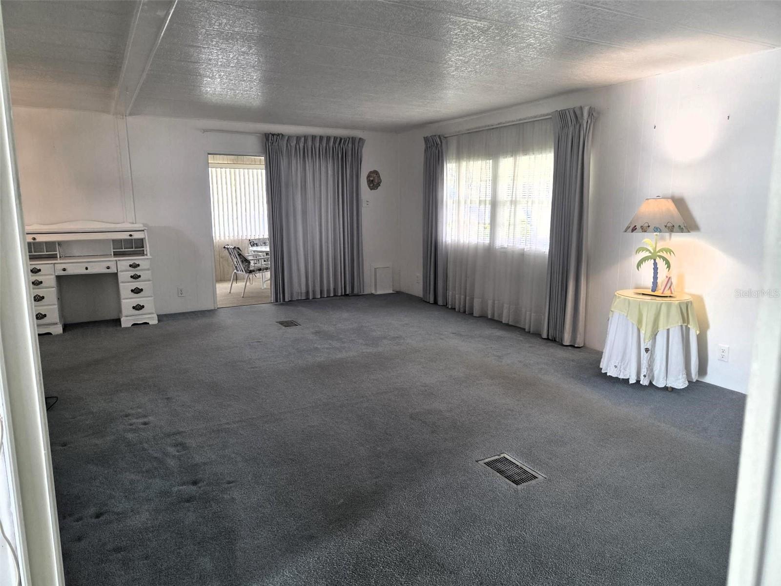 Image 8 of 21 For 7 White Oak Terrace