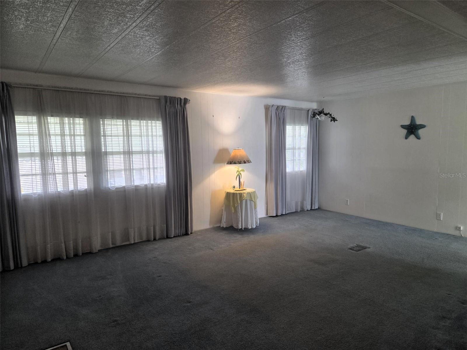 Image 9 of 21 For 7 White Oak Terrace