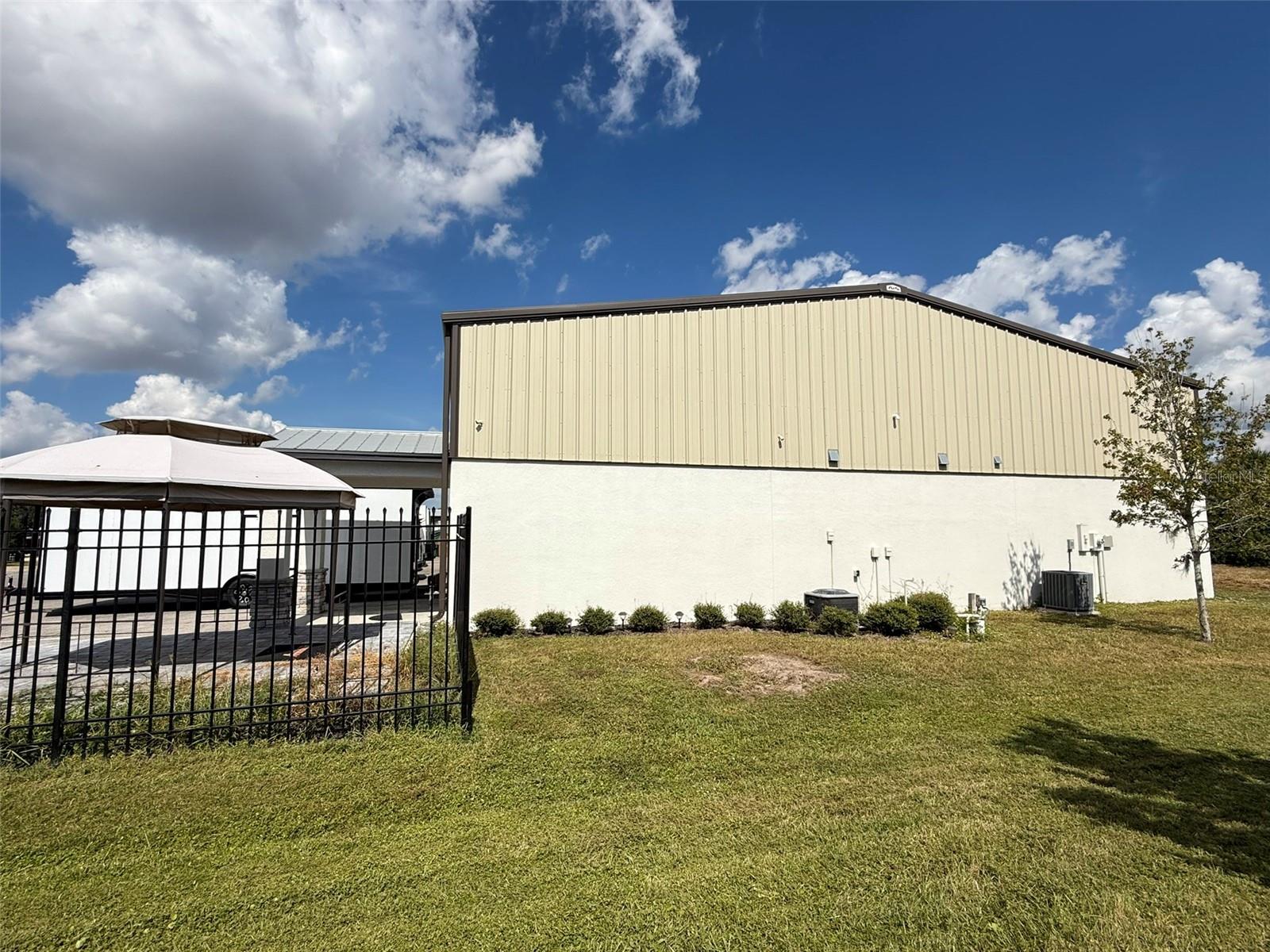 Image 7 of 47 For 6860 28th Street Circle E