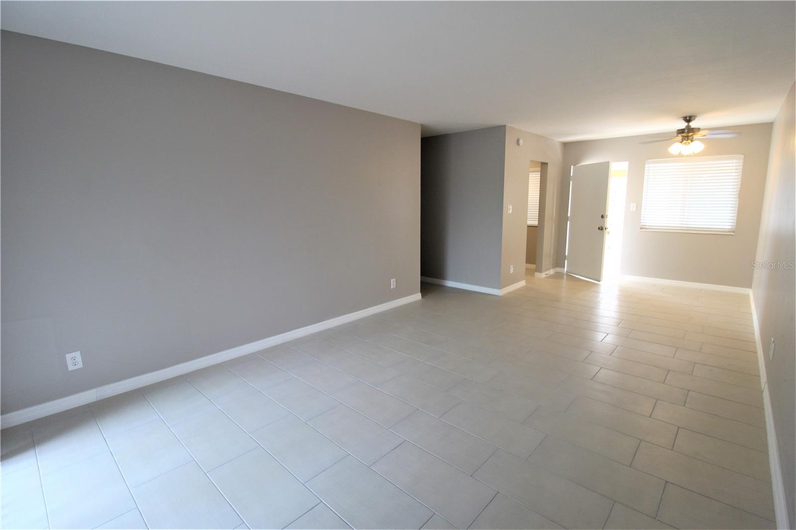 Image 3 of 18 For 3001 Bee Ridge Road 212