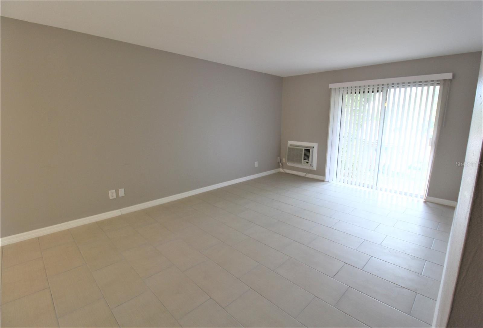 Image 4 of 18 For 3001 Bee Ridge Road 212