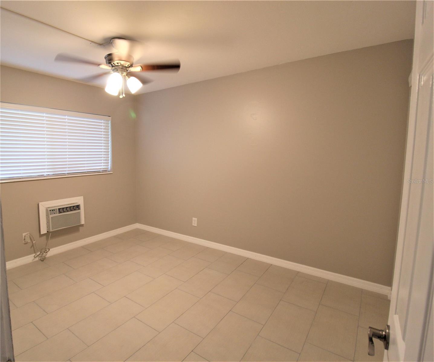 Image 5 of 18 For 3001 Bee Ridge Road 212