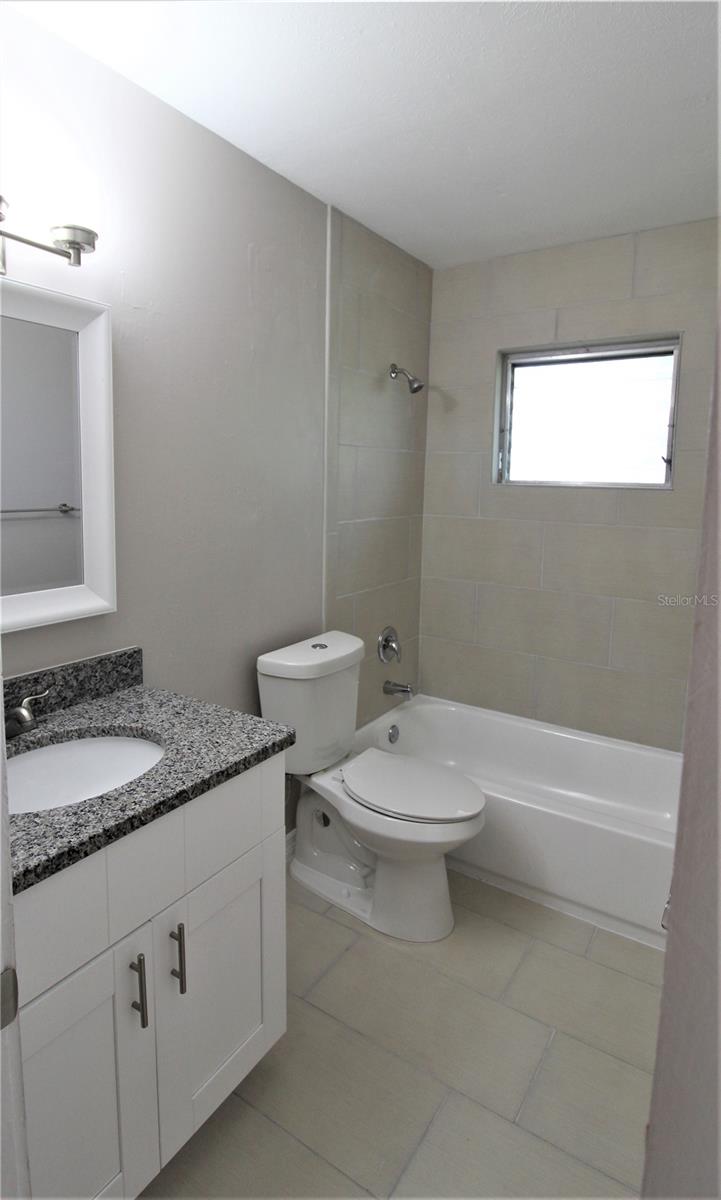 Image 6 of 18 For 3001 Bee Ridge Road 212