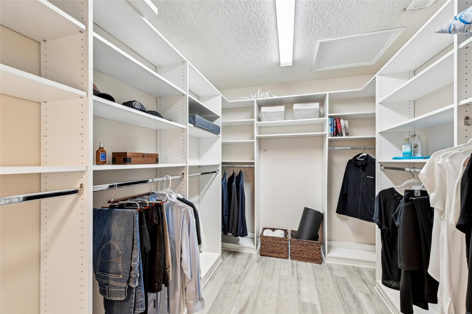 Image 27 of 45 For 3880 Wilshire Circle 28