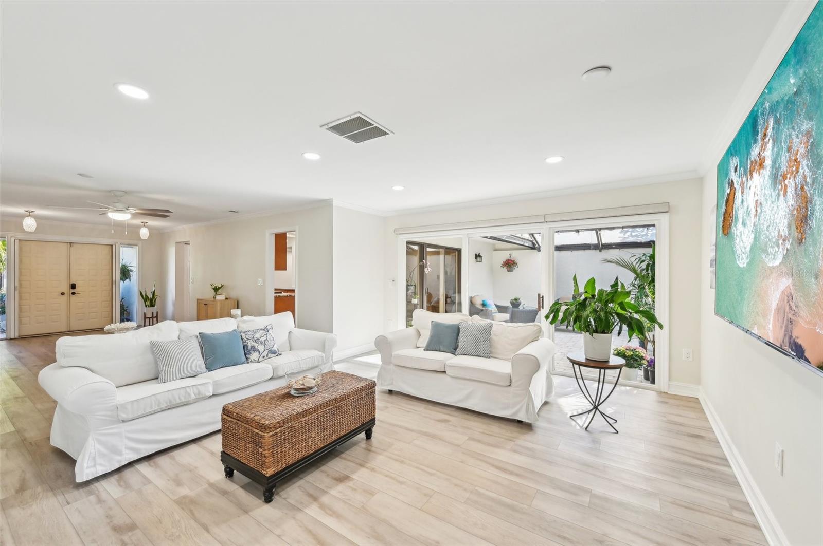 Image 8 of 45 For 3880 Wilshire Circle 28