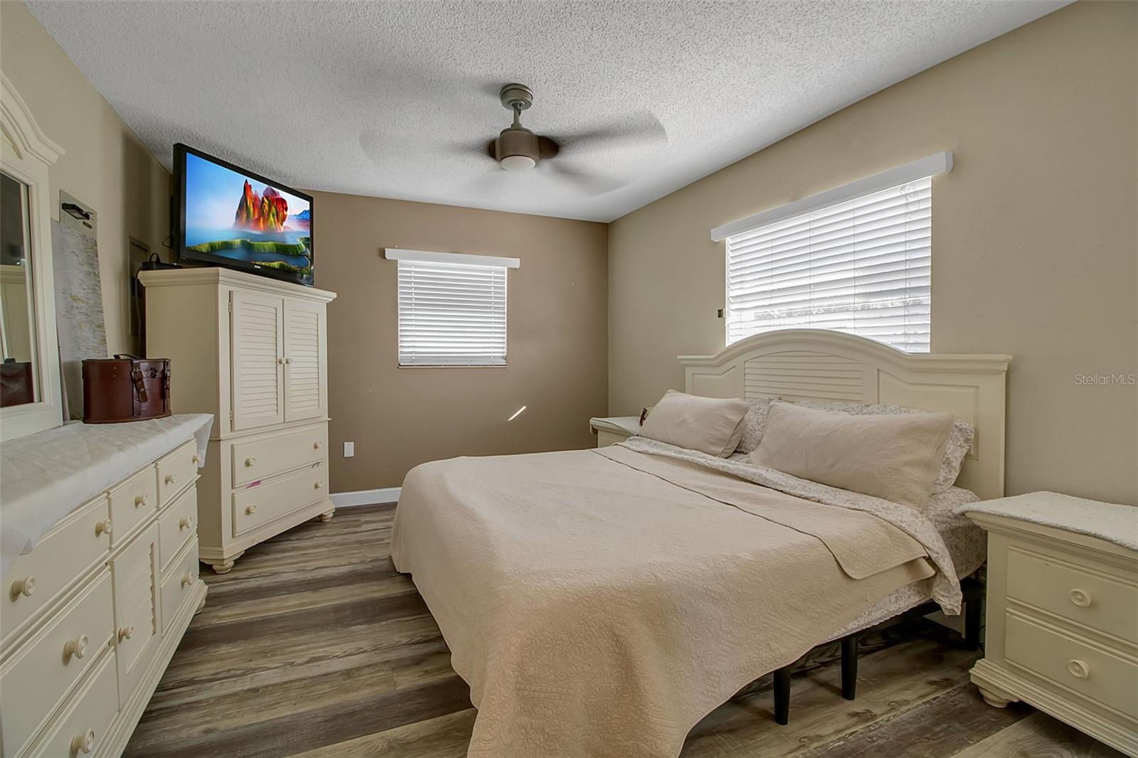 Image 9 of 17 For 8504 43rd Avenue Drive W