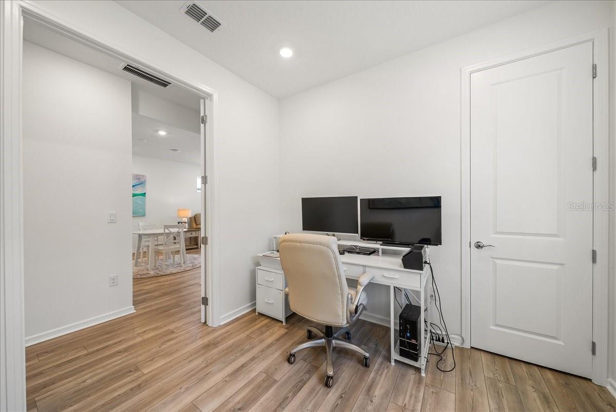 Image 36 of 68 For 9434 Ballaster Pointe Loop