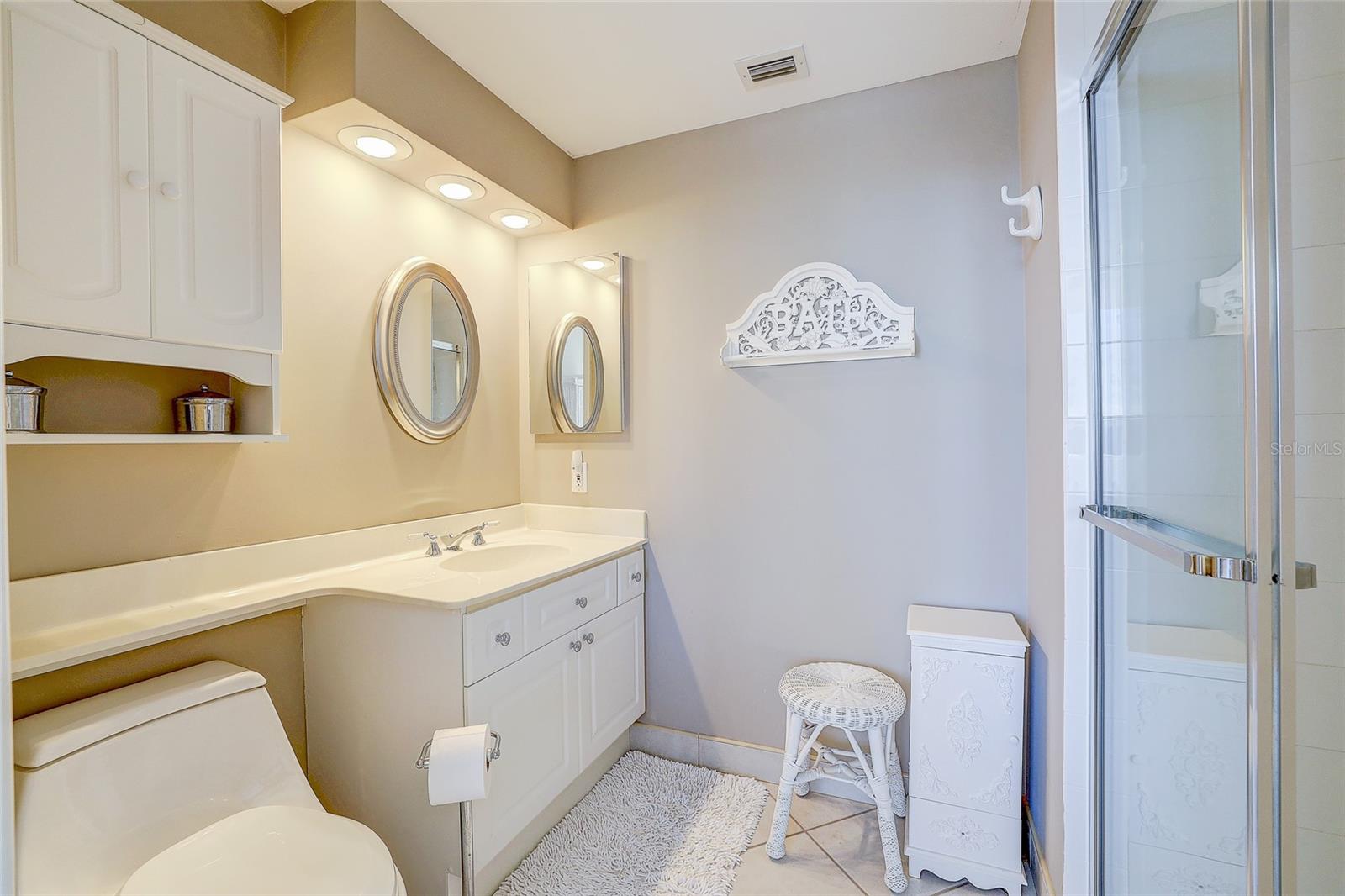 Image 22 of 49 For 1800 Benjamin Franklin Drive A202