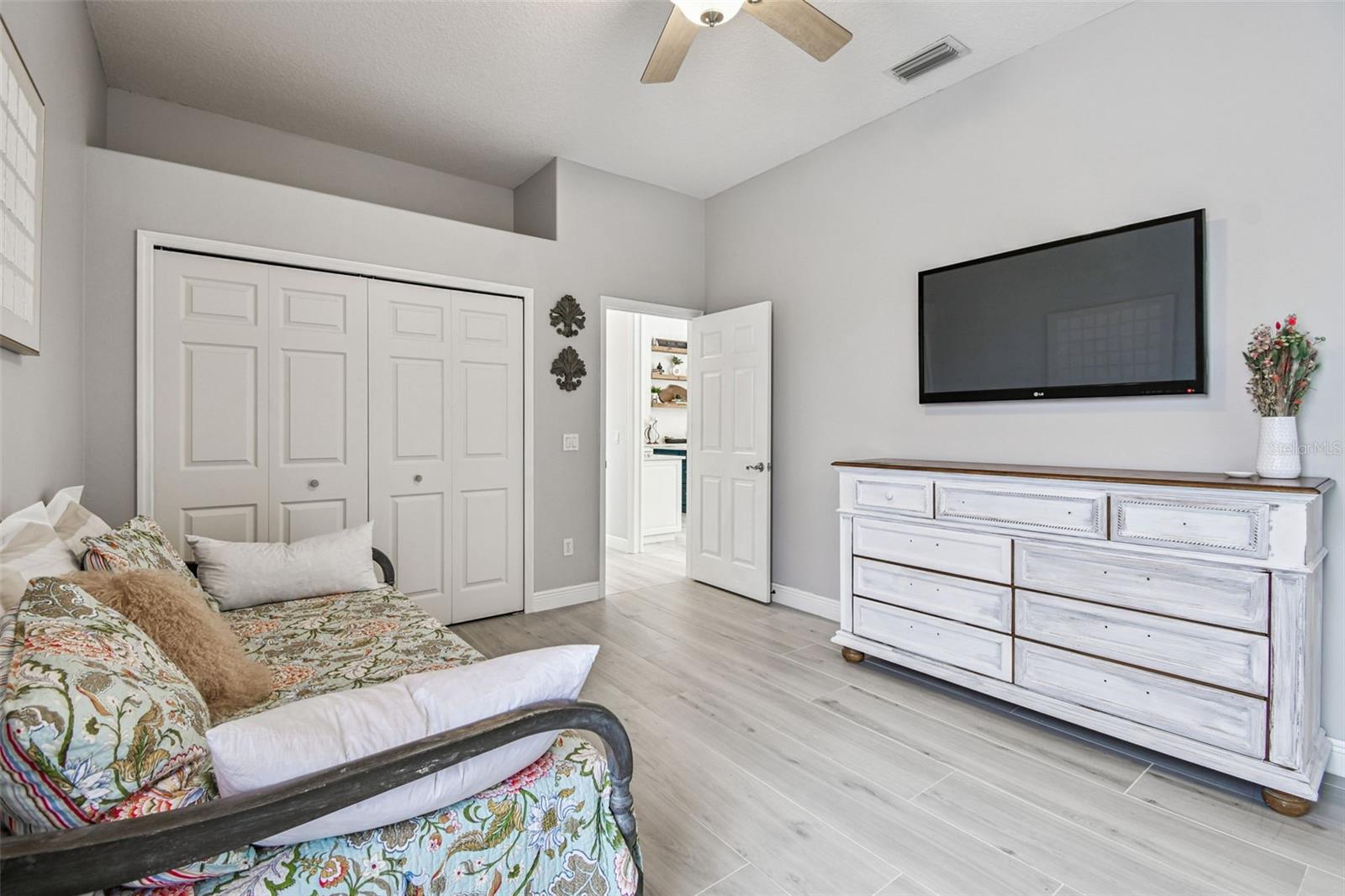 Image 63 of 97 For 2354 Little Country Road