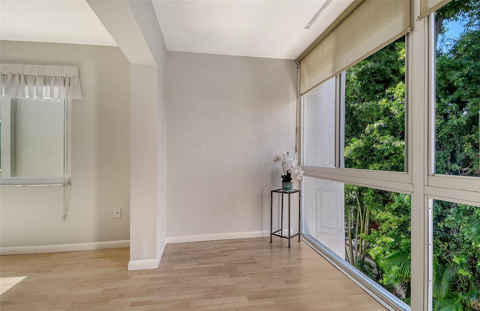 Image 11 of 32 For 260 Santa Maria Street 305