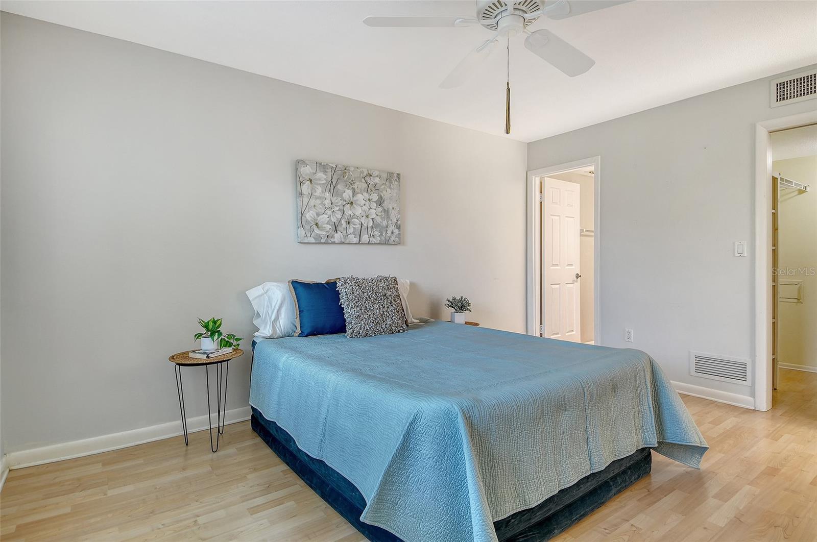 Image 20 of 32 For 260 Santa Maria Street 305