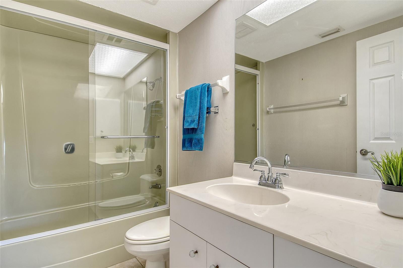 Image 21 of 32 For 260 Santa Maria Street 305