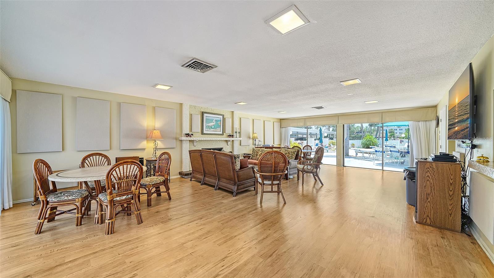 Image 28 of 32 For 260 Santa Maria Street 305