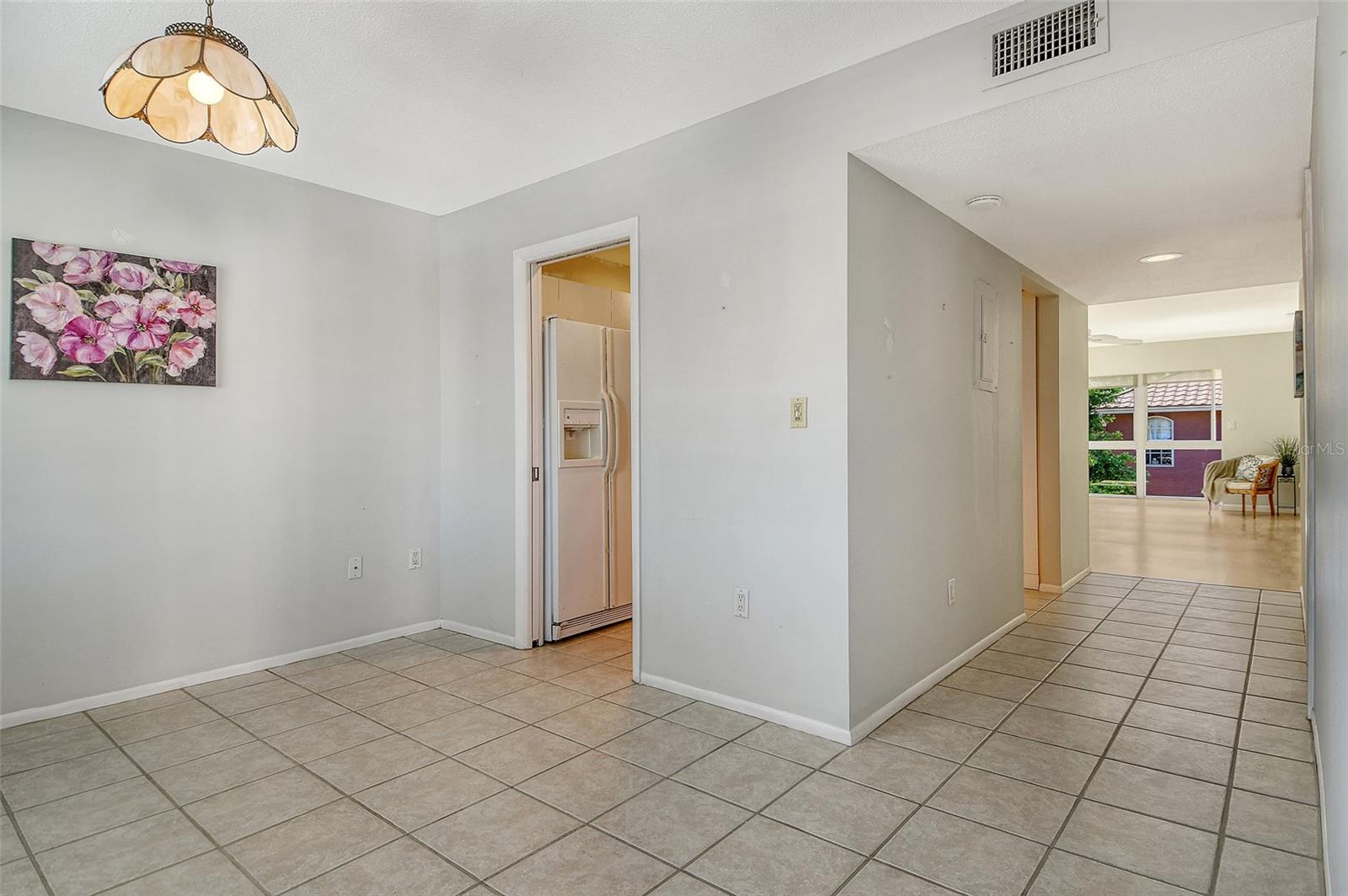 Image 4 of 32 For 260 Santa Maria Street 305