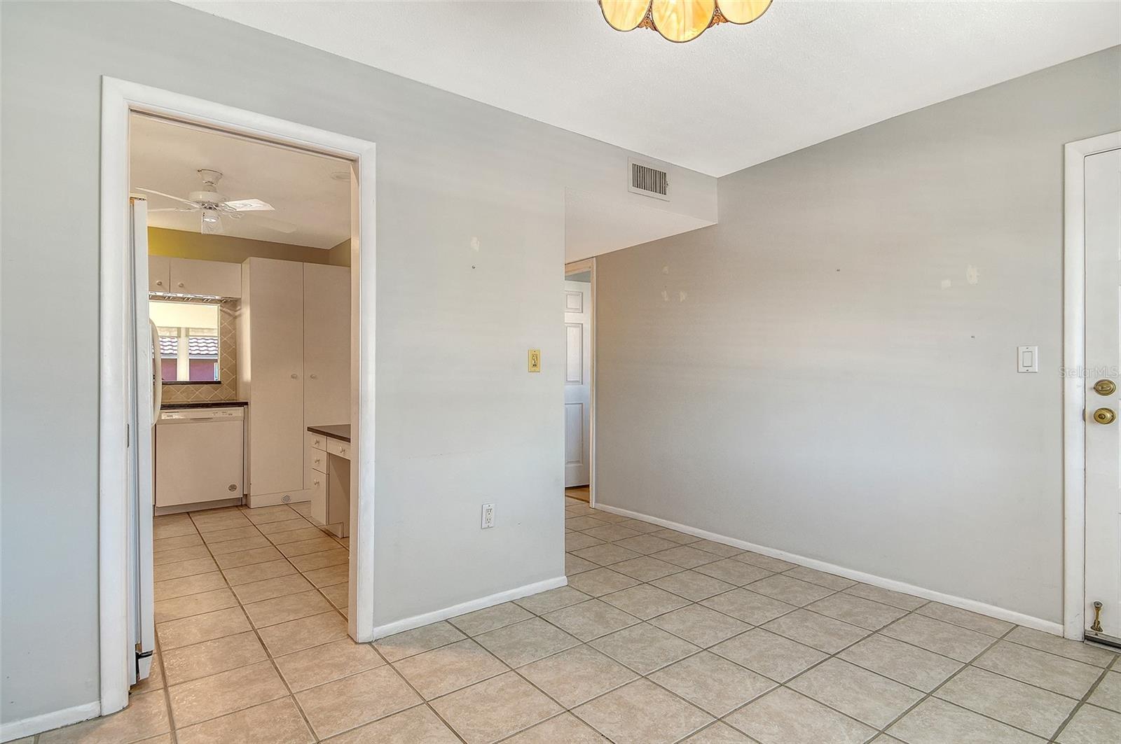 Image 7 of 32 For 260 Santa Maria Street 305