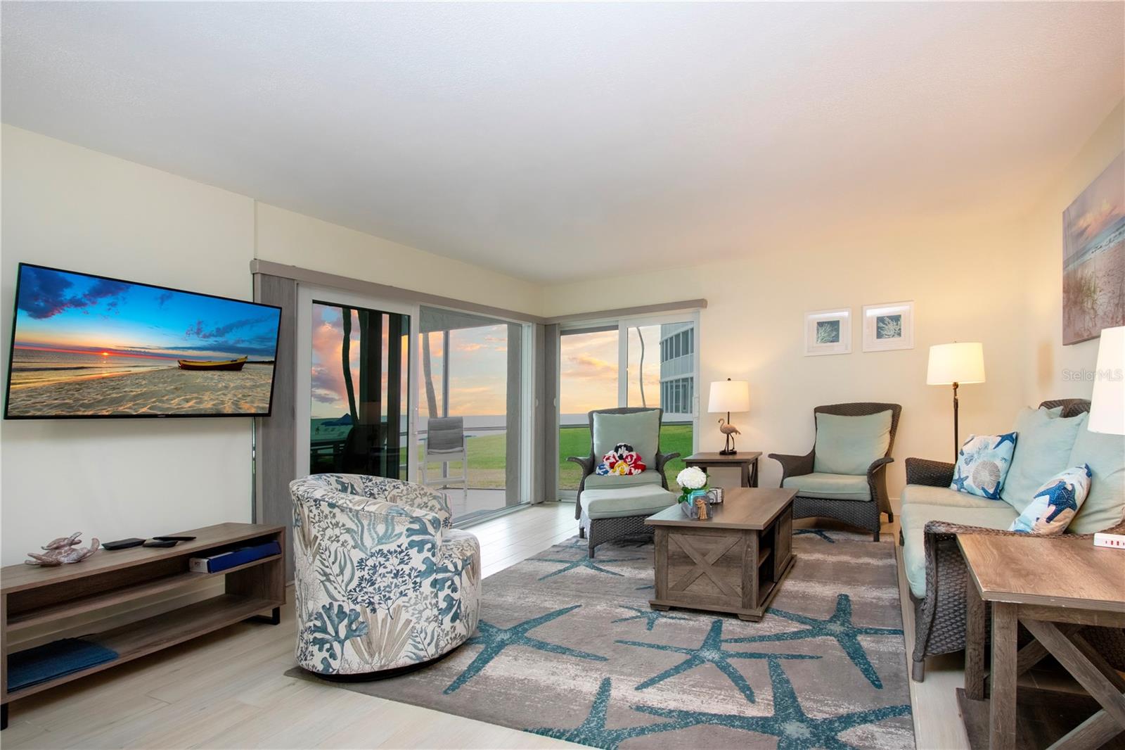 Image 15 of 54 For 6310 Midnight Pass Road 102n