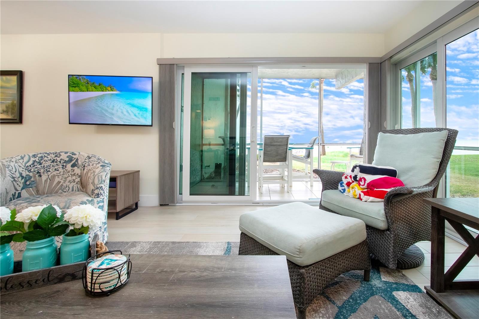 Image 24 of 54 For 6310 Midnight Pass Road 102n