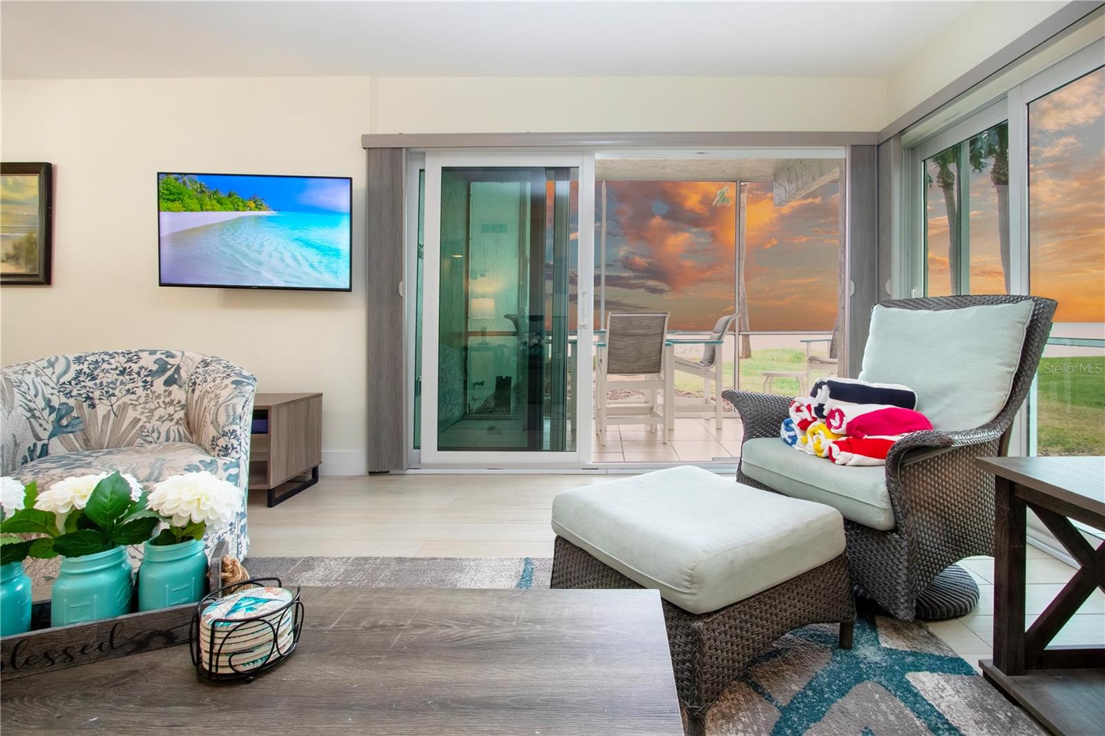 Image 25 of 54 For 6310 Midnight Pass Road 102n