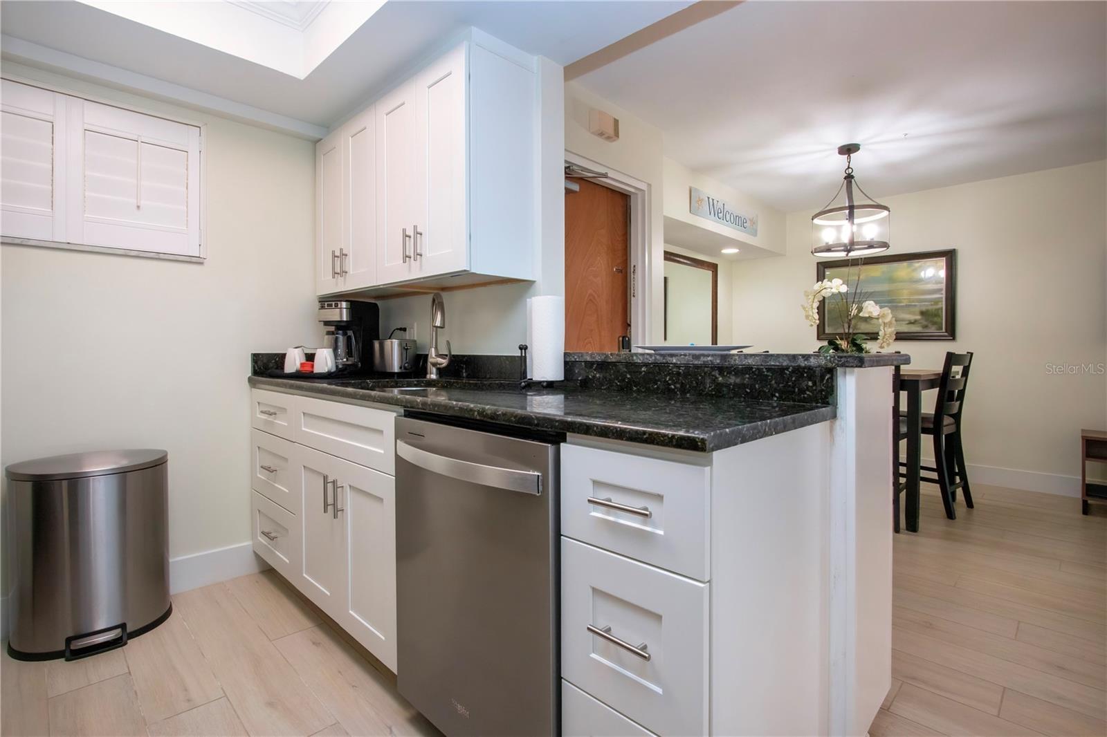 Image 28 of 54 For 6310 Midnight Pass Road 102n