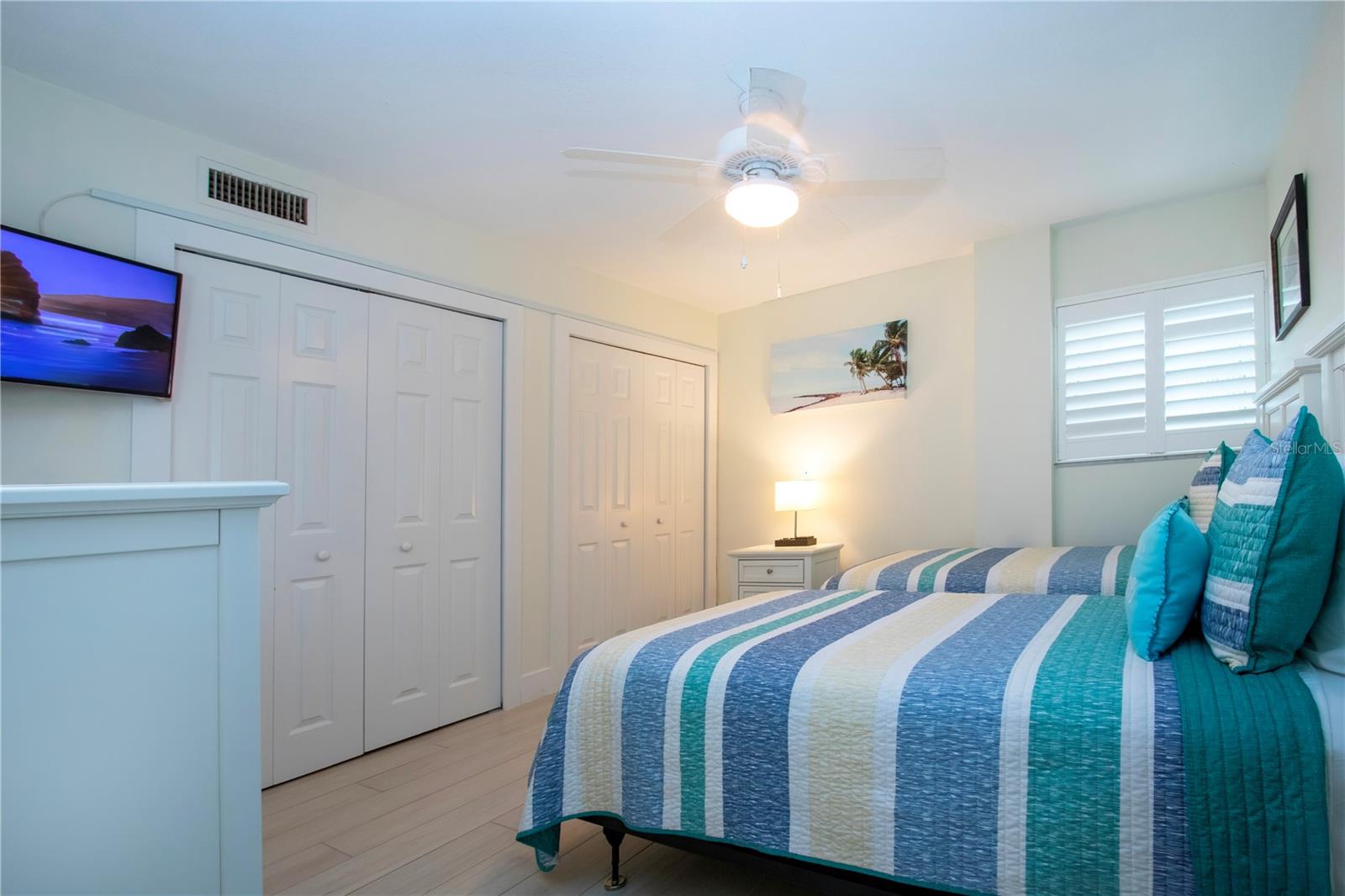 Image 32 of 54 For 6310 Midnight Pass Road 102n