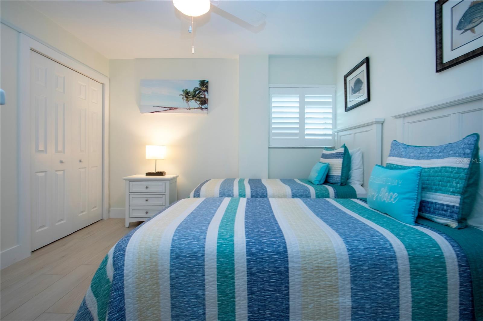 Image 33 of 54 For 6310 Midnight Pass Road 102n