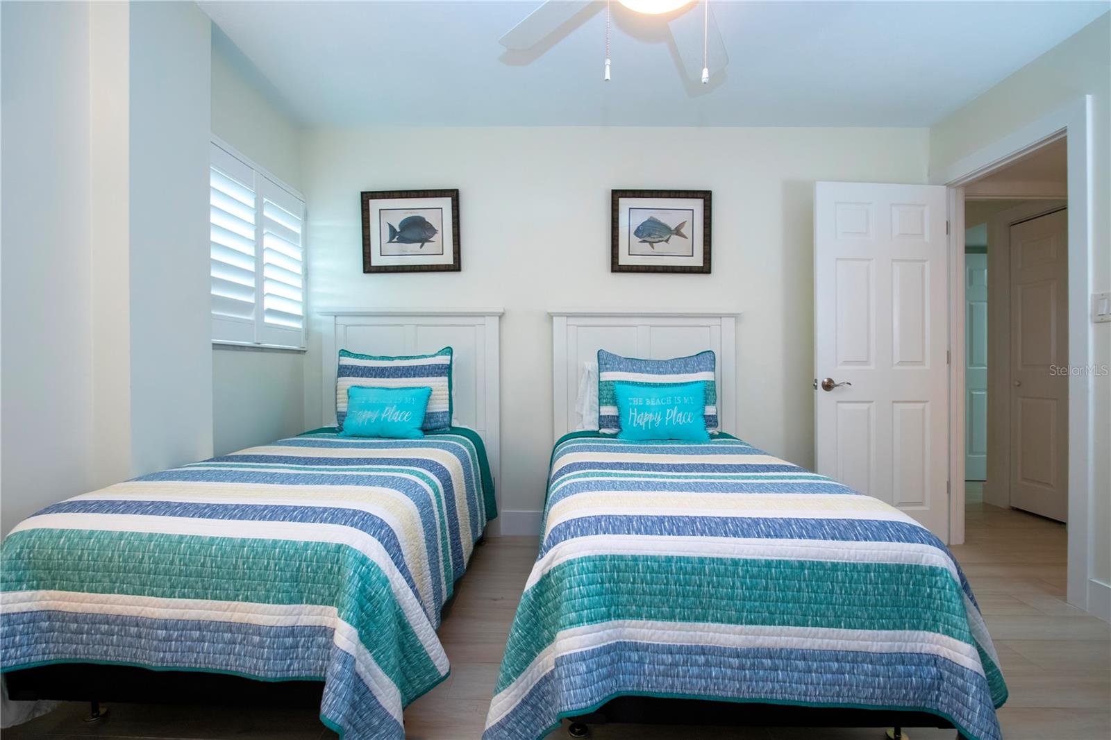 Image 34 of 54 For 6310 Midnight Pass Road 102n