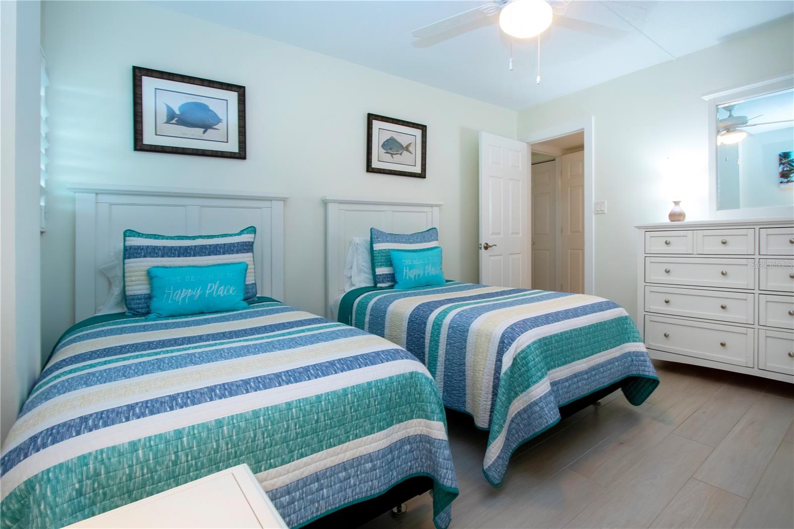 Image 35 of 54 For 6310 Midnight Pass Road 102n