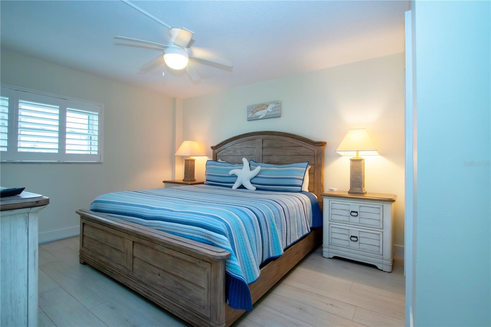 Image 38 of 54 For 6310 Midnight Pass Road 102n