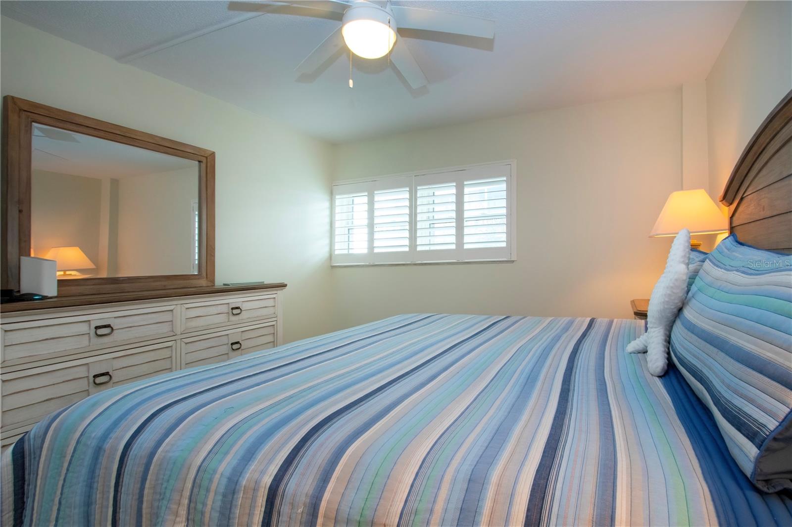 Image 39 of 54 For 6310 Midnight Pass Road 102n