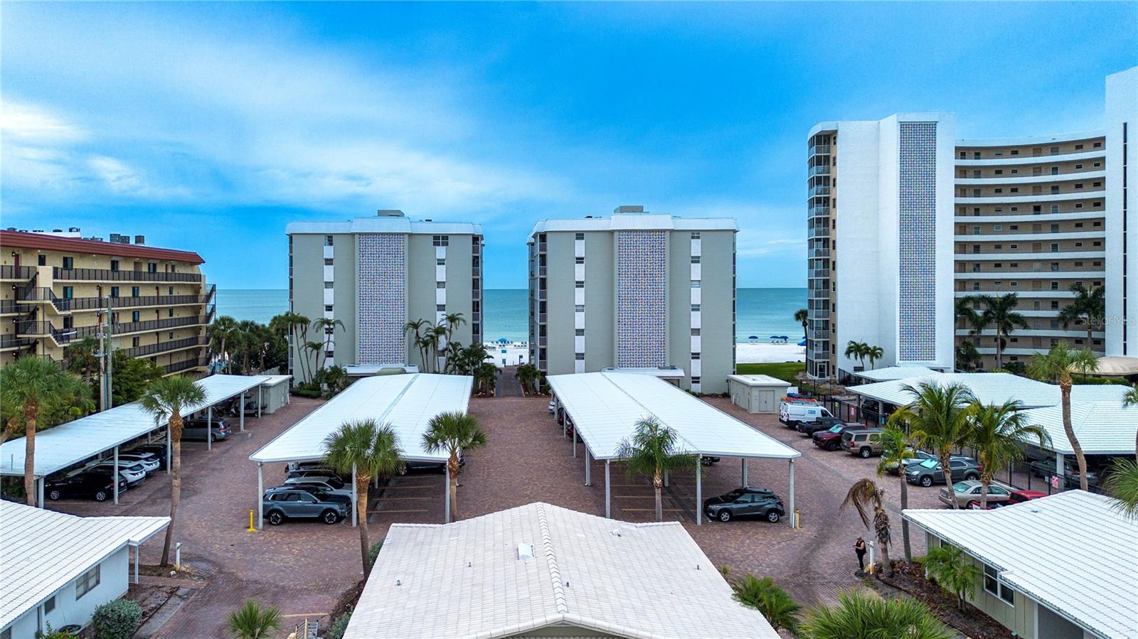 Image 4 of 54 For 6310 Midnight Pass Road 102n