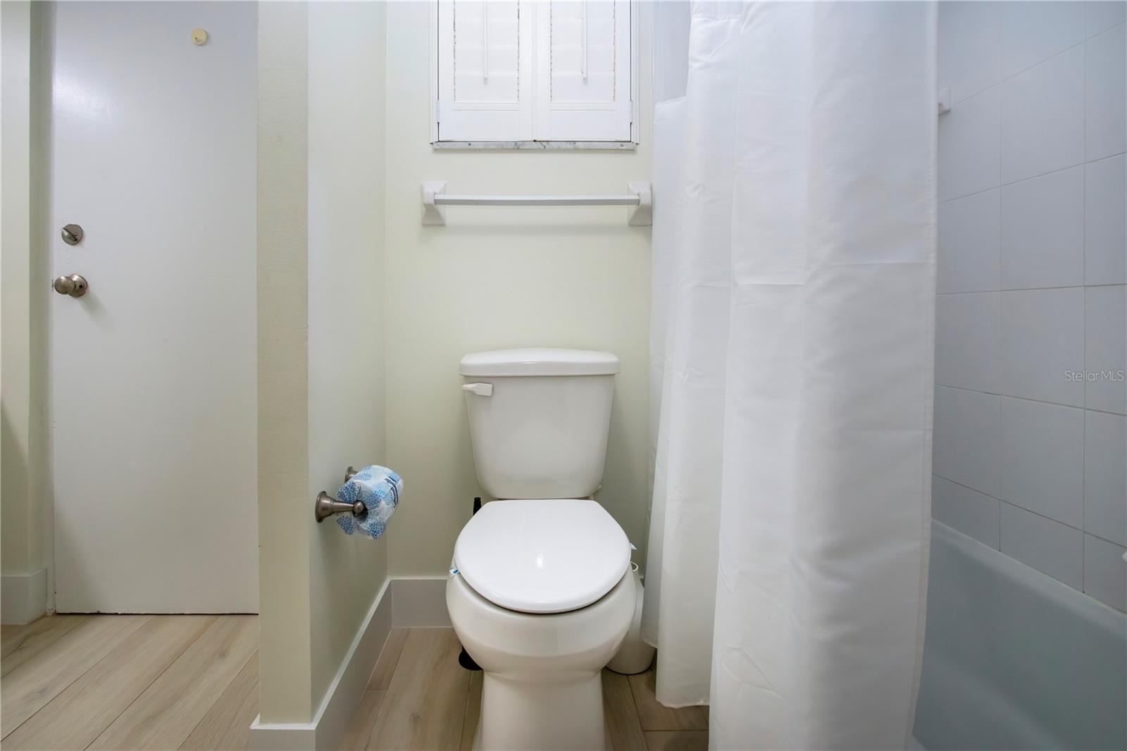 Image 41 of 54 For 6310 Midnight Pass Road 102n