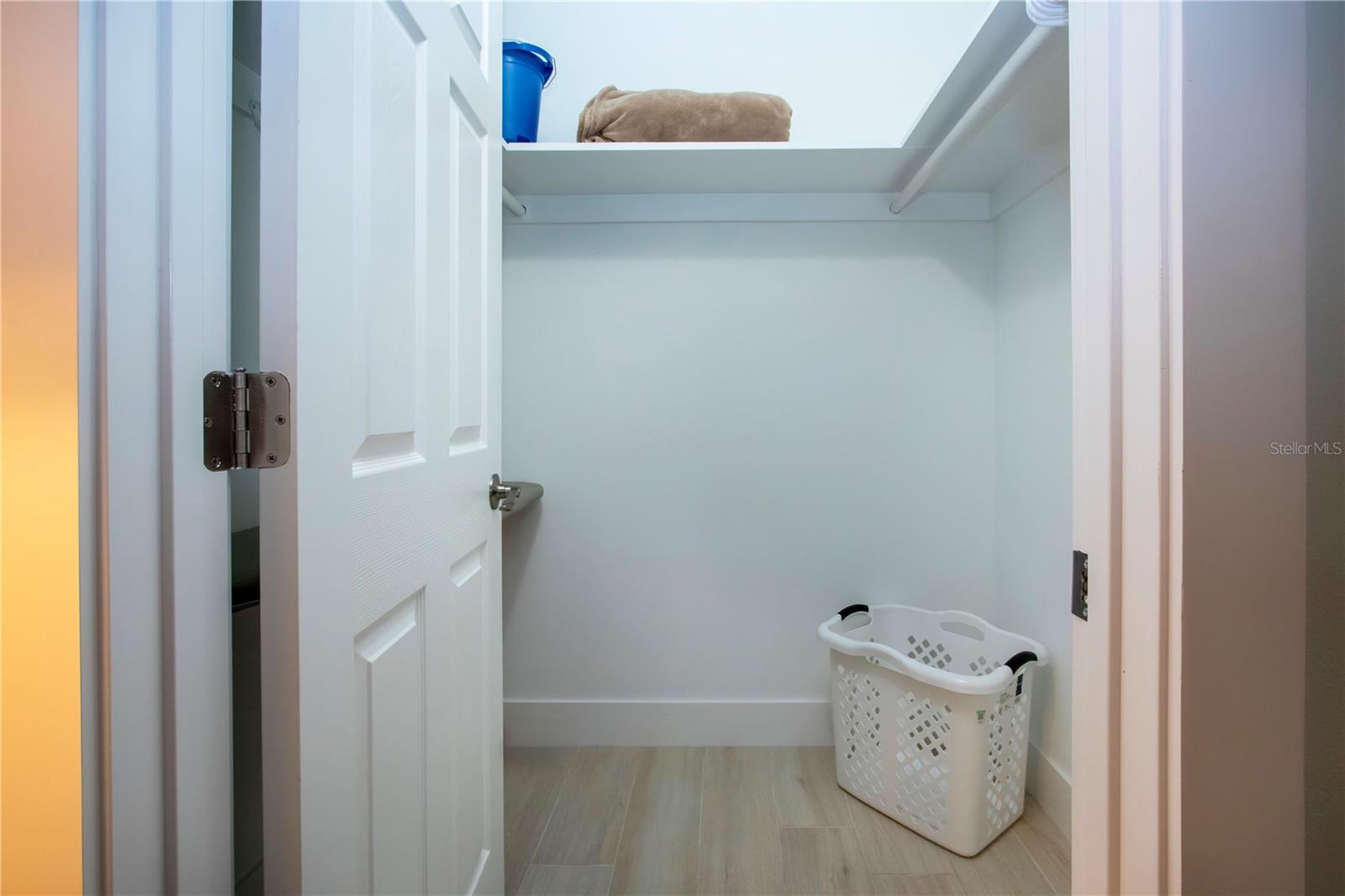 Image 45 of 54 For 6310 Midnight Pass Road 102n