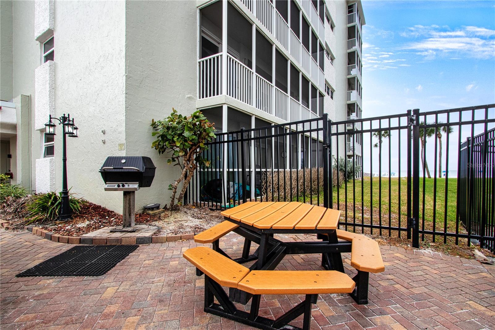 Image 46 of 54 For 6310 Midnight Pass Road 102n