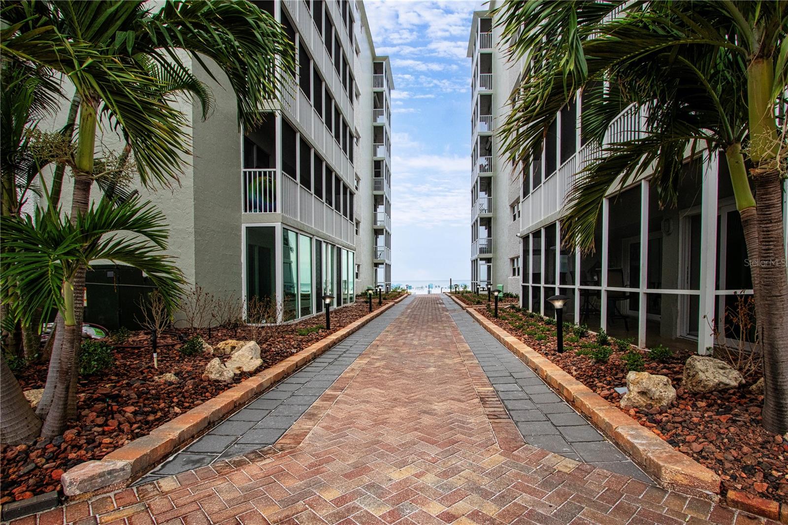 Image 47 of 54 For 6310 Midnight Pass Road 102n