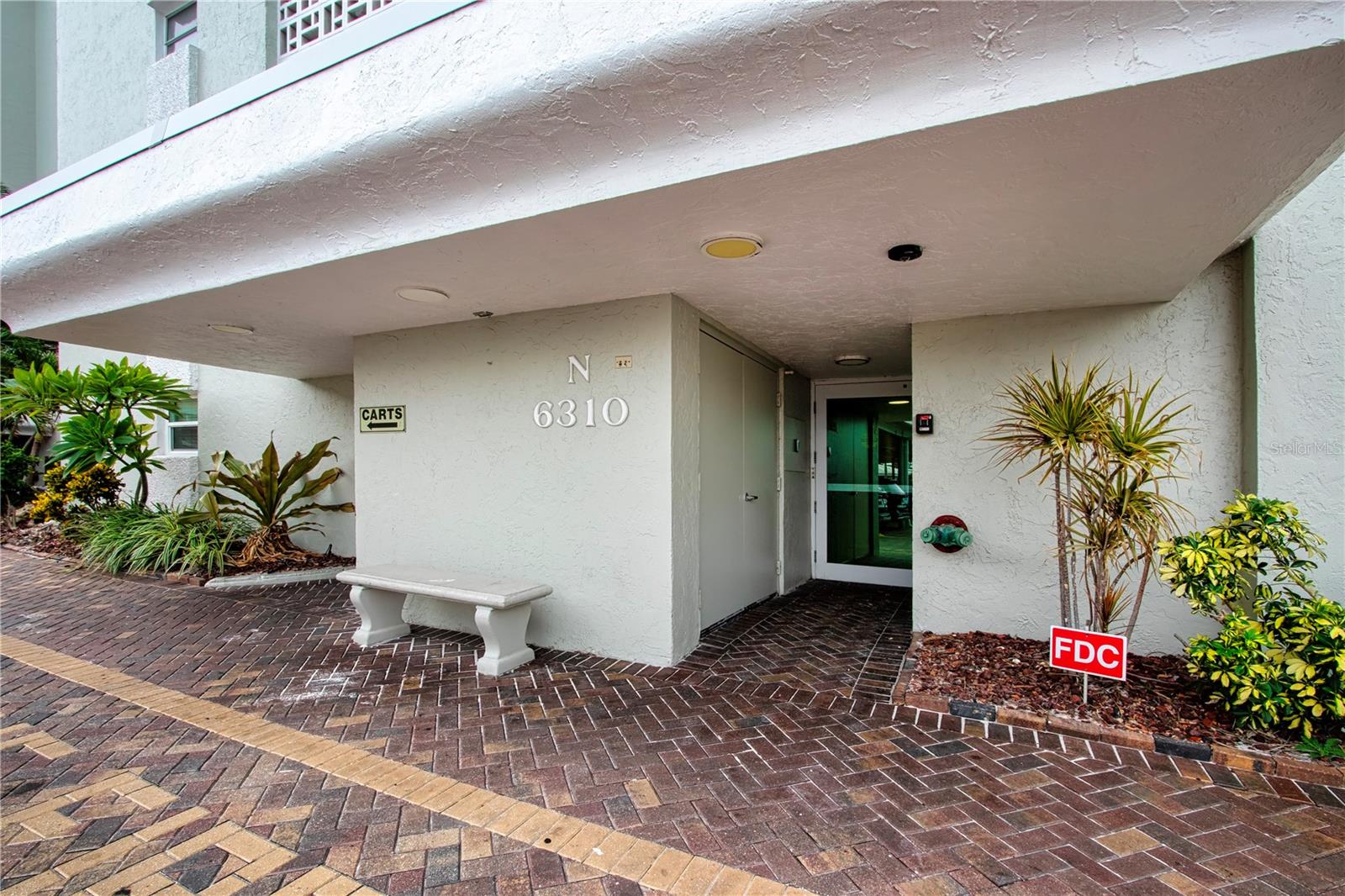 Image 9 of 54 For 6310 Midnight Pass Road 102n