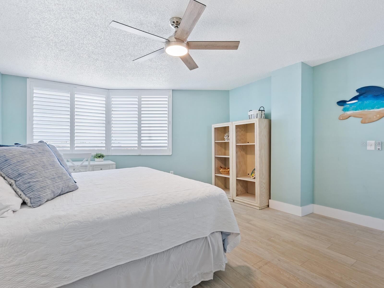 Image 22 of 43 For 5880 Midnight Pass Road 906