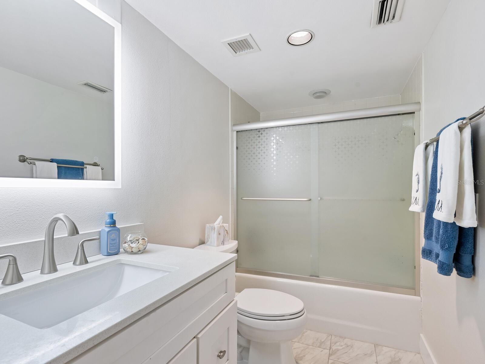 Image 27 of 43 For 5880 Midnight Pass Road 906